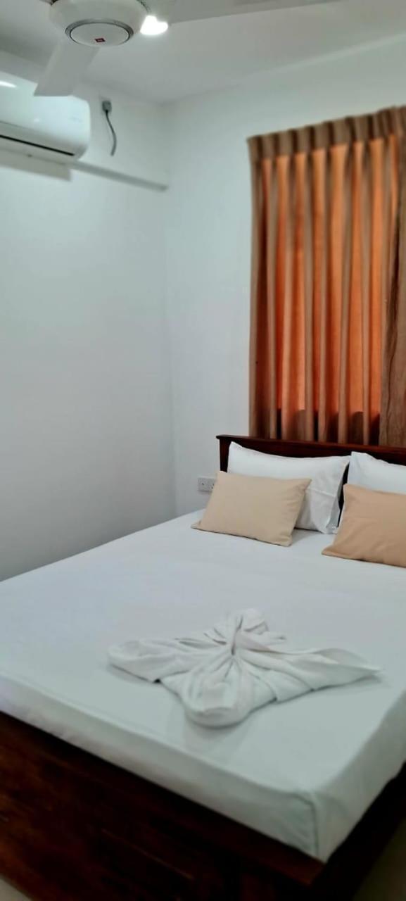 Urban Breeze Hotel Kundasale Buitenkant foto