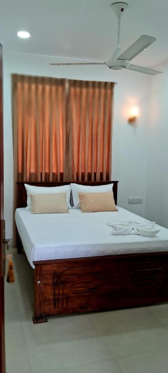 Urban Breeze Hotel Kundasale Buitenkant foto